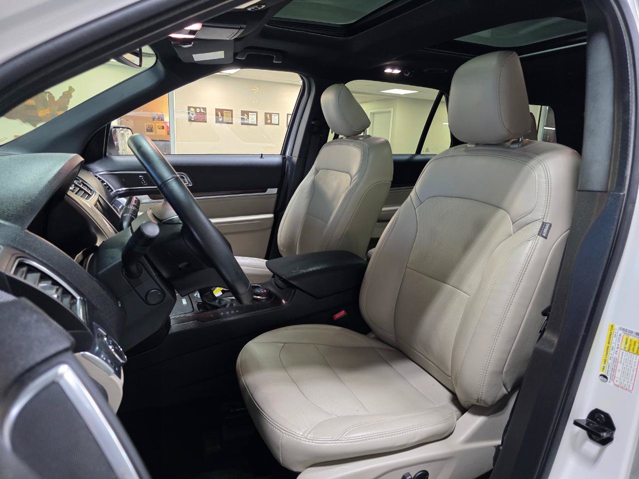 Used 2019 Ford Explorer Limited w/ Ford Safe & Smart Package AWD/4WD image 15