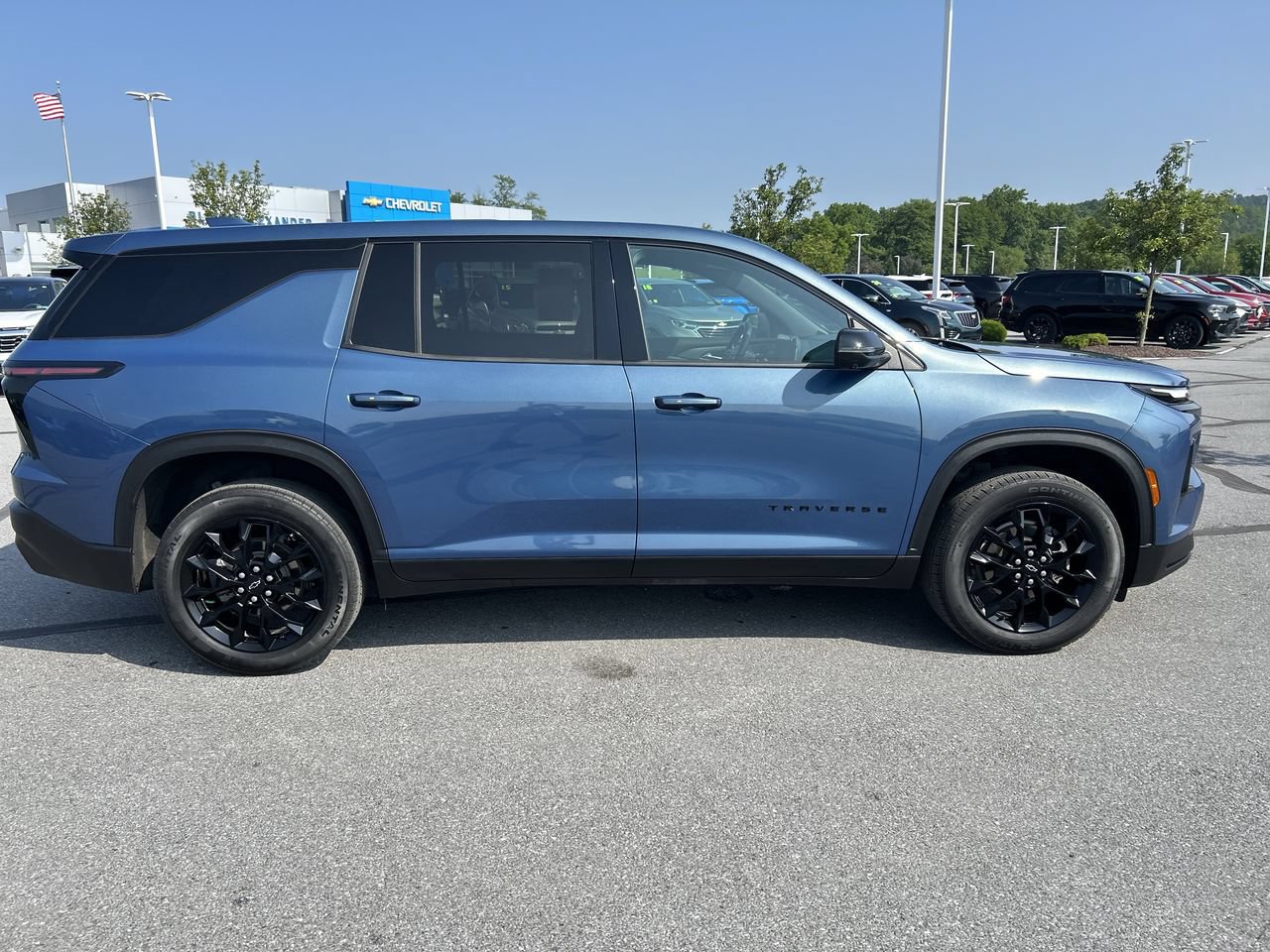 Used 2024 Chevrolet Traverse LS w/ Midnight/Sport Edition AWD/4WD image 8