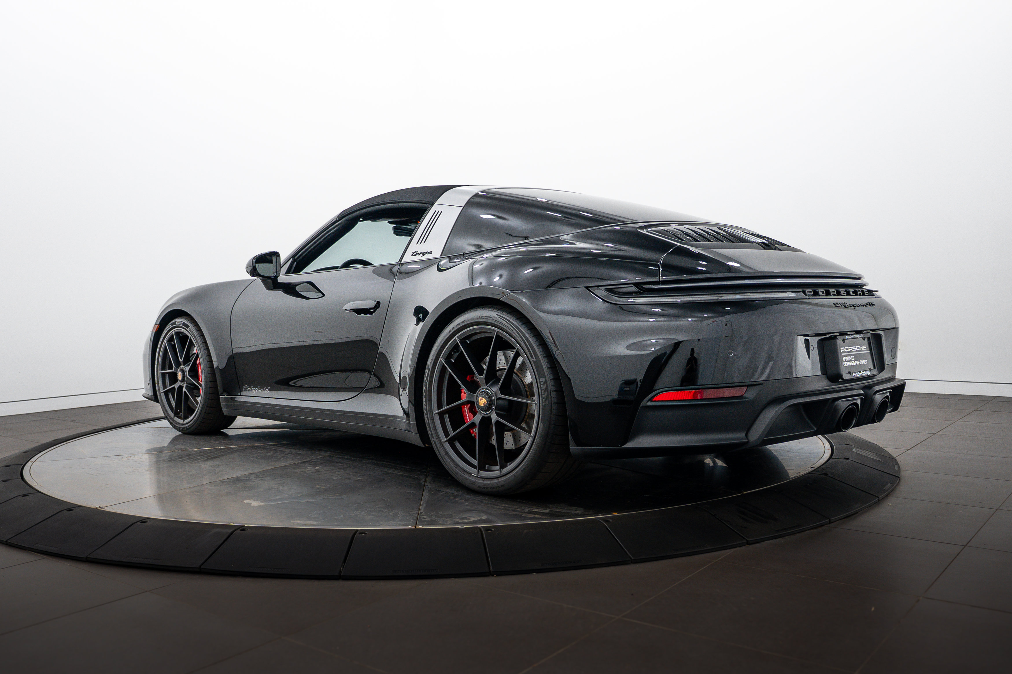Certified 2025 Porsche 911 Targa 4 GTS AWD/4WD image 30