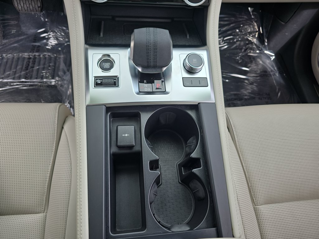 Certified 2025 Jaguar F-PACE R-Dynamic S AWD/4WD image 25