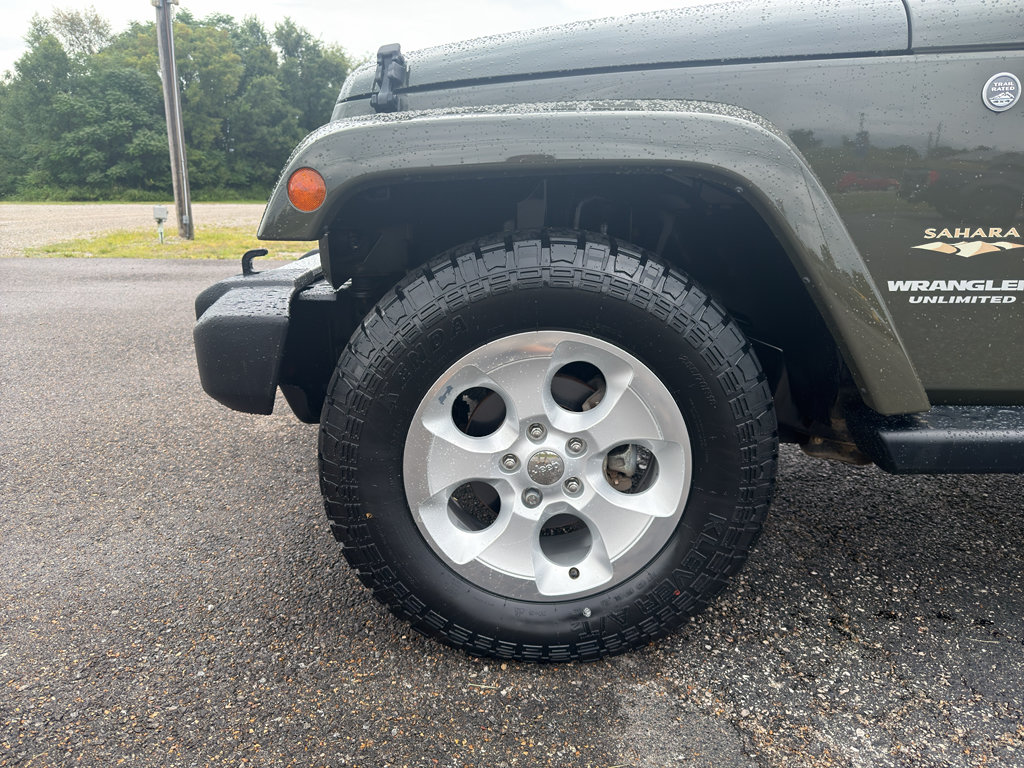 Used 2015 Jeep Wrangler Unlimited Sahara w/ Max Tow Package AWD/4WD image 2