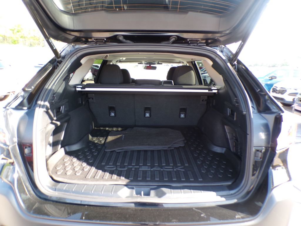 Used 2023 Subaru Outback Premium AWD/4WD image 18