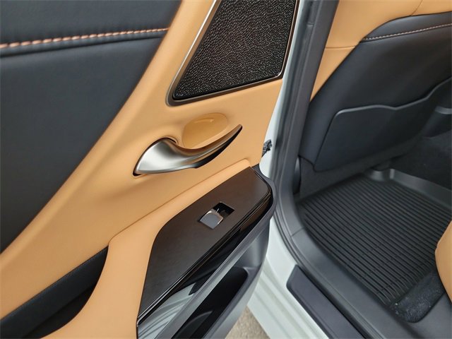New 2025 Lexus ES 350 Ultra Luxury image 13