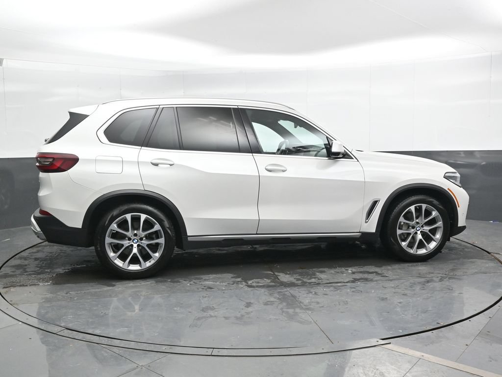 Used 2023 BMW X5 xDrive40i w/ Premium Package AWD/4WD image 4