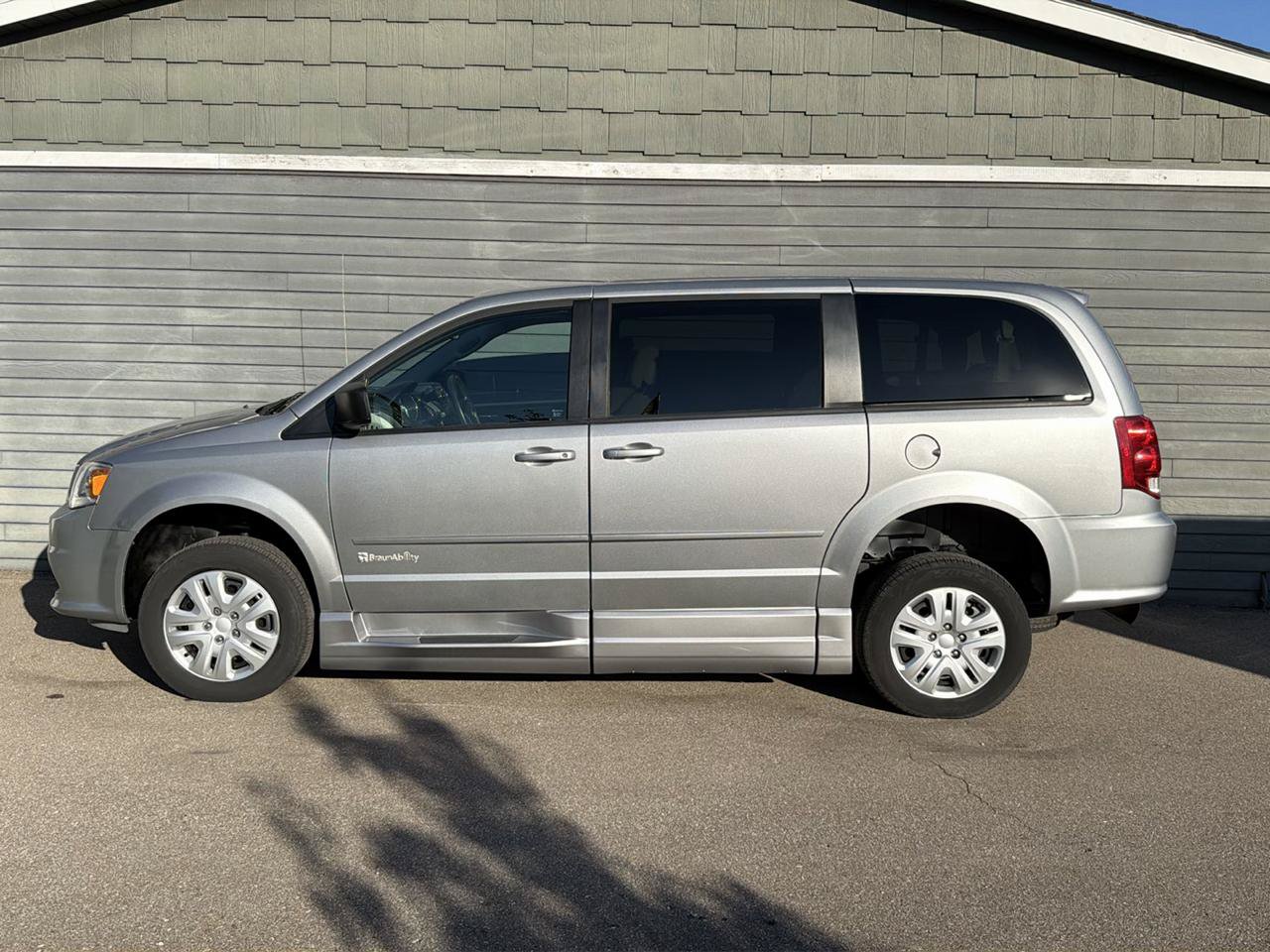 Used 2016 Dodge Grand Caravan SE w/ Quick Order Package 29E SE FWD image 24