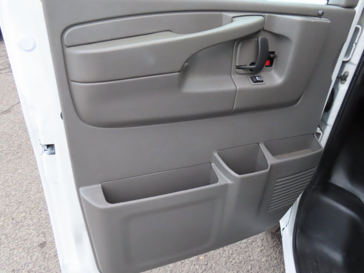 Used 2013 Chevrolet Express 1500 image 19