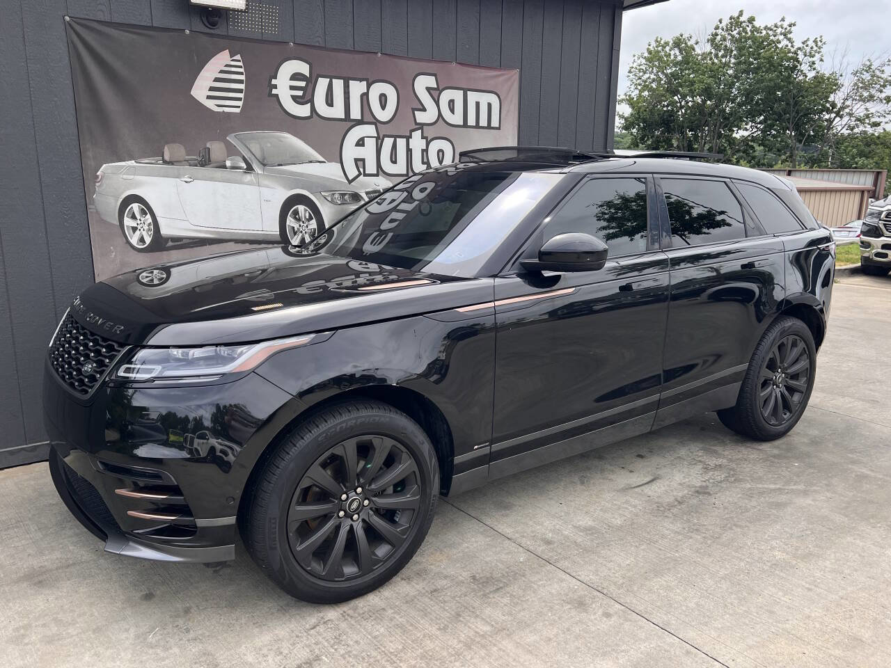 Used 2018 Land Rover Range Rover Velar R-Dynamic SE image 3