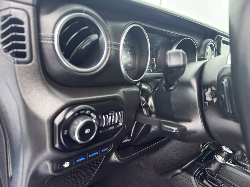 Used 2022 Jeep Wrangler Unlimited Sahara image 14