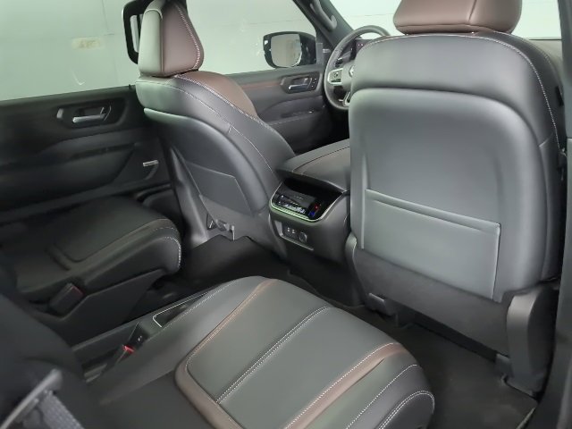 New 2026 Nissan Armada SL w/ Captain's Chari Seat Package image 9