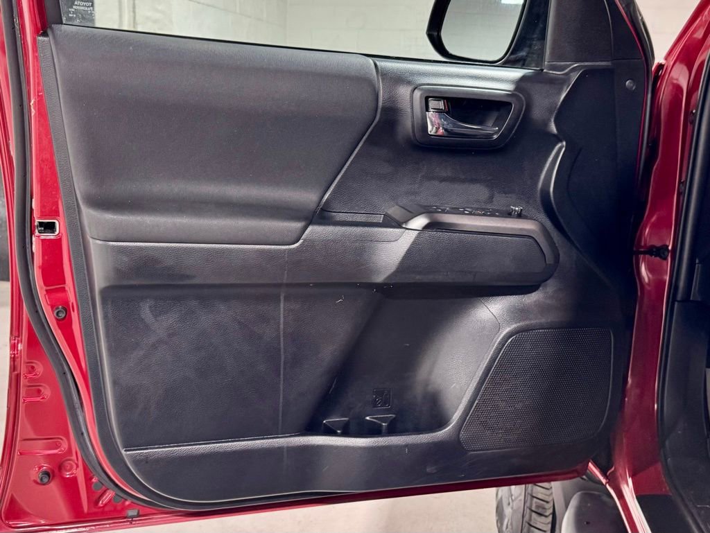 Used 2018 Toyota Tacoma TRD Off-Road image 13