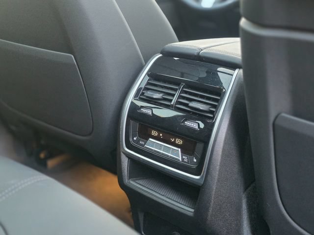 Used 2020 BMW X5 M50i w/ Parking Assistance Package AWD/4WD image 42
