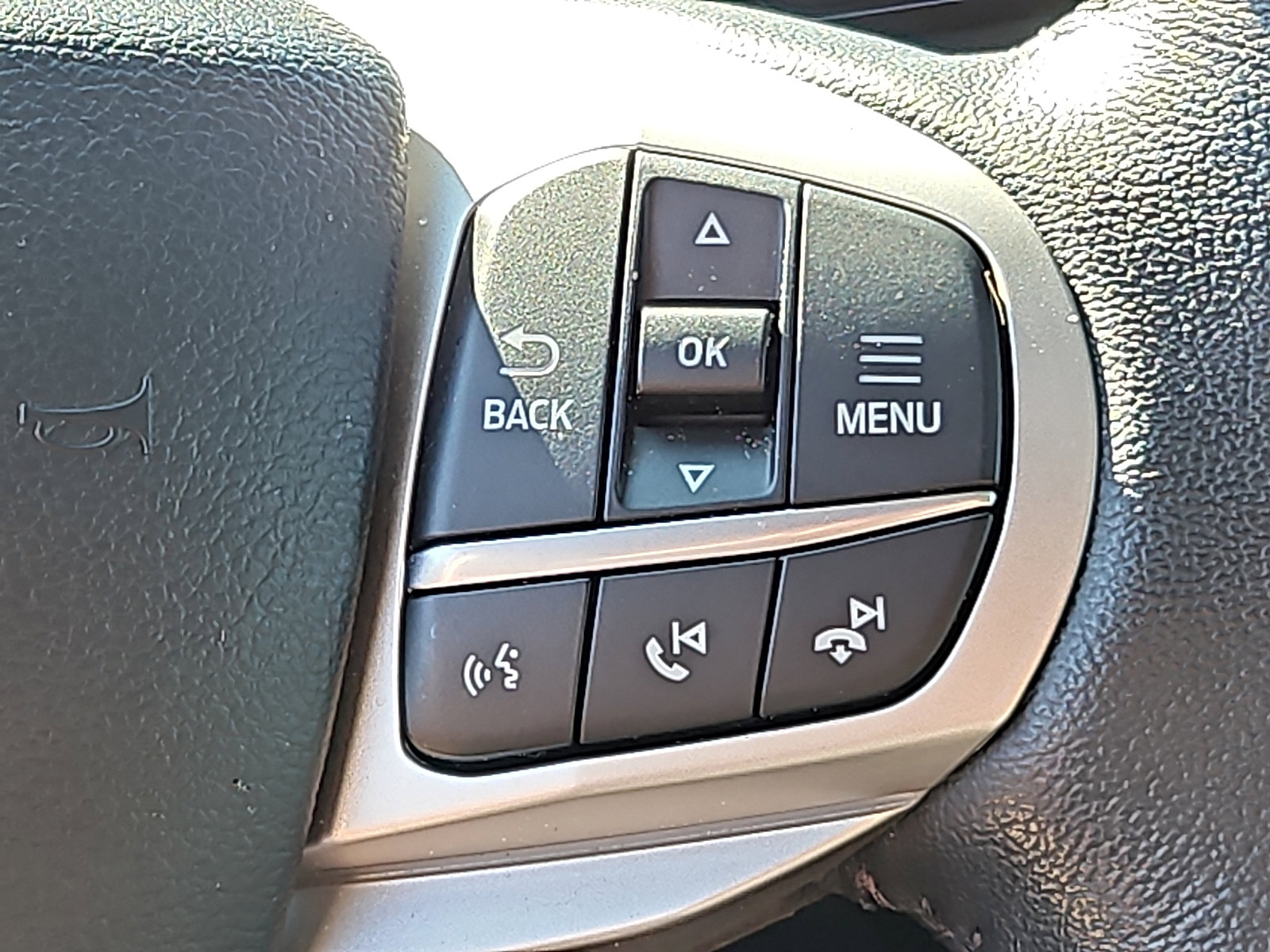 Used 2022 Ford Explorer XLT w/ Equipment Group 202A image 22