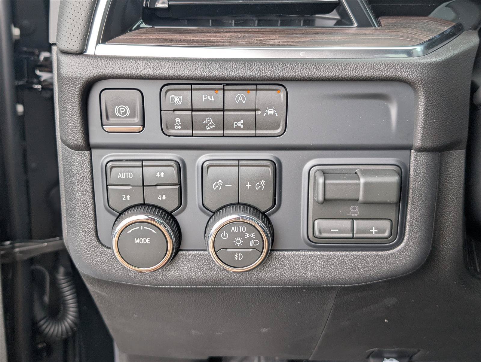 New 2026 Chevrolet Suburban Premier AWD/4WD image 22