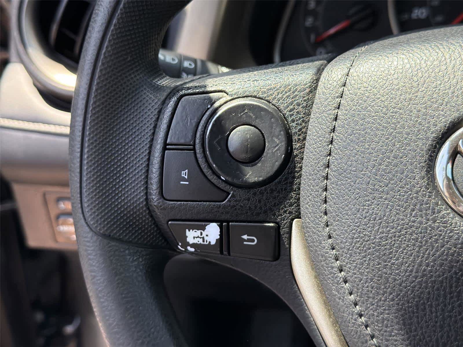 Used 2015 Toyota RAV4 XLE FWD image 23