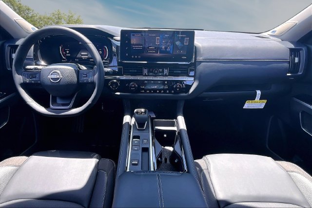 New 2026 Nissan Pathfinder SL w/ SL Premium Package (P04) FWD image 5