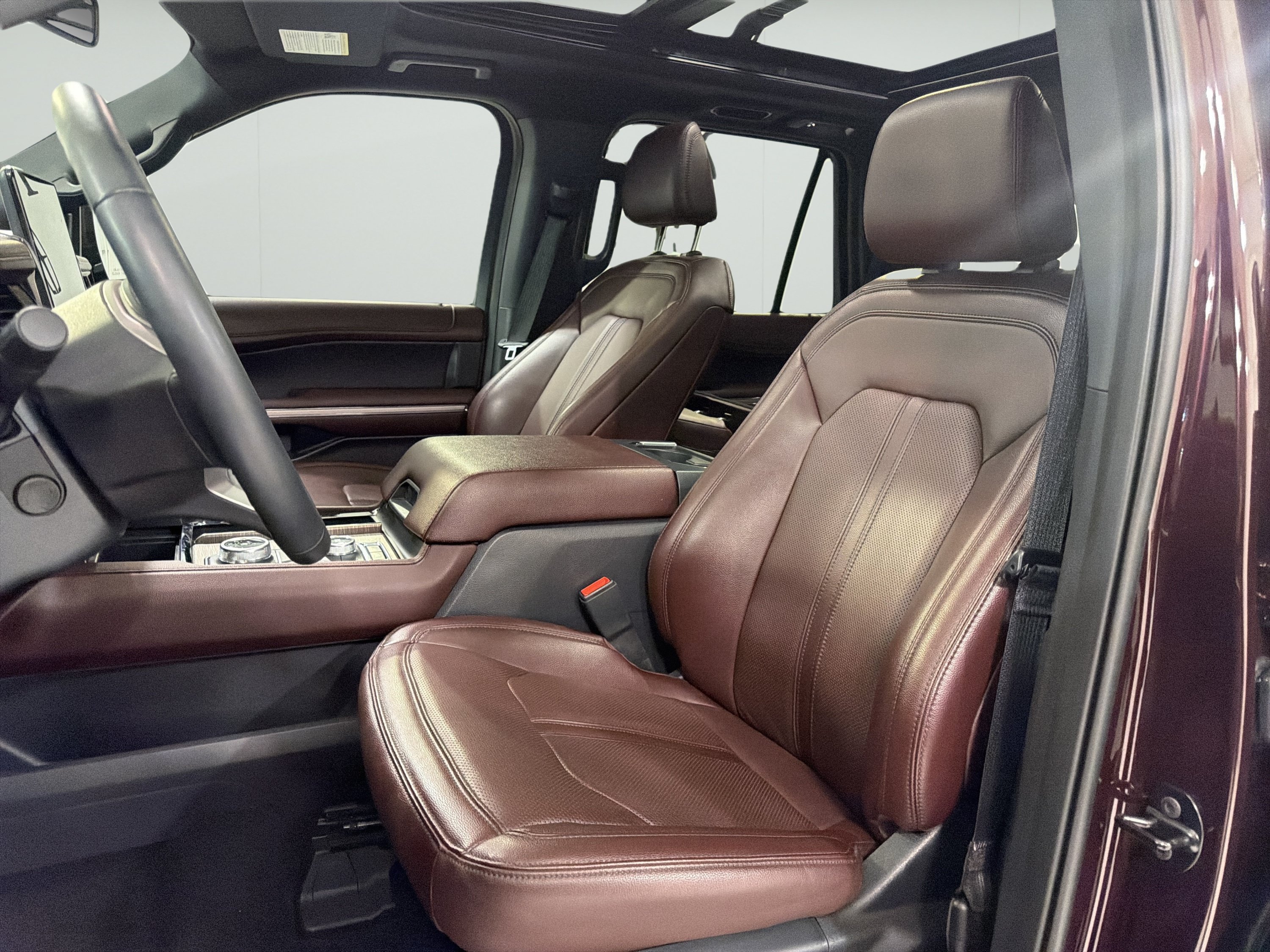 Used 2024 Ford Expedition Limited AWD/4WD image 9