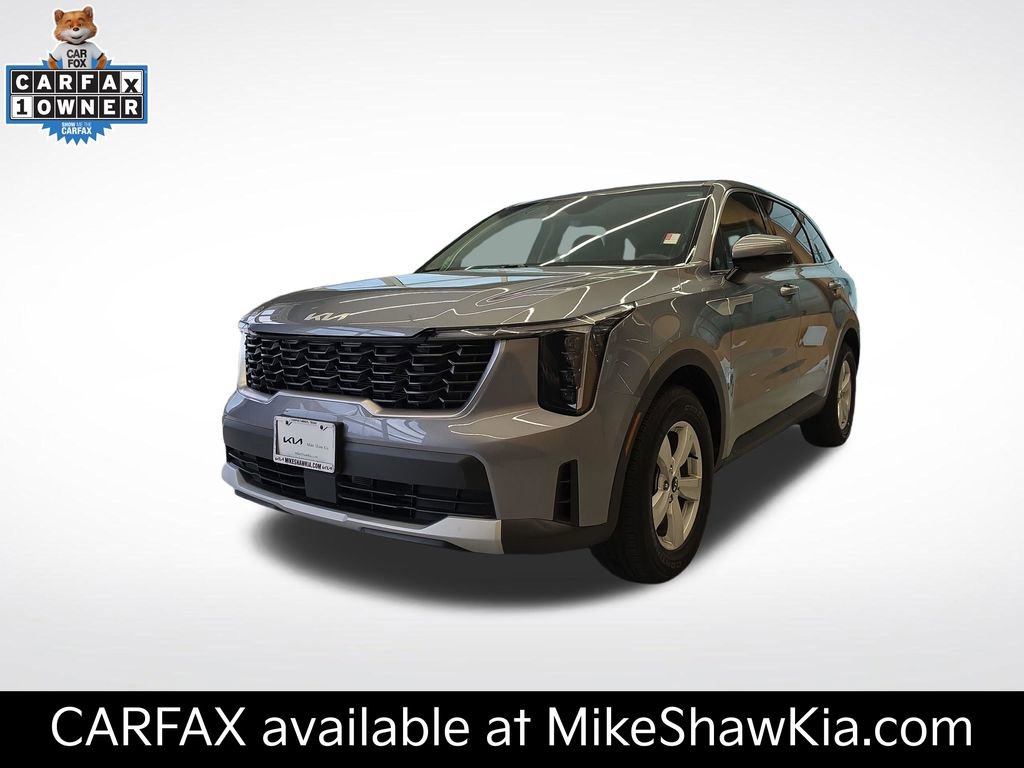 Certified 2025 Kia Sorento LX FWD image 1