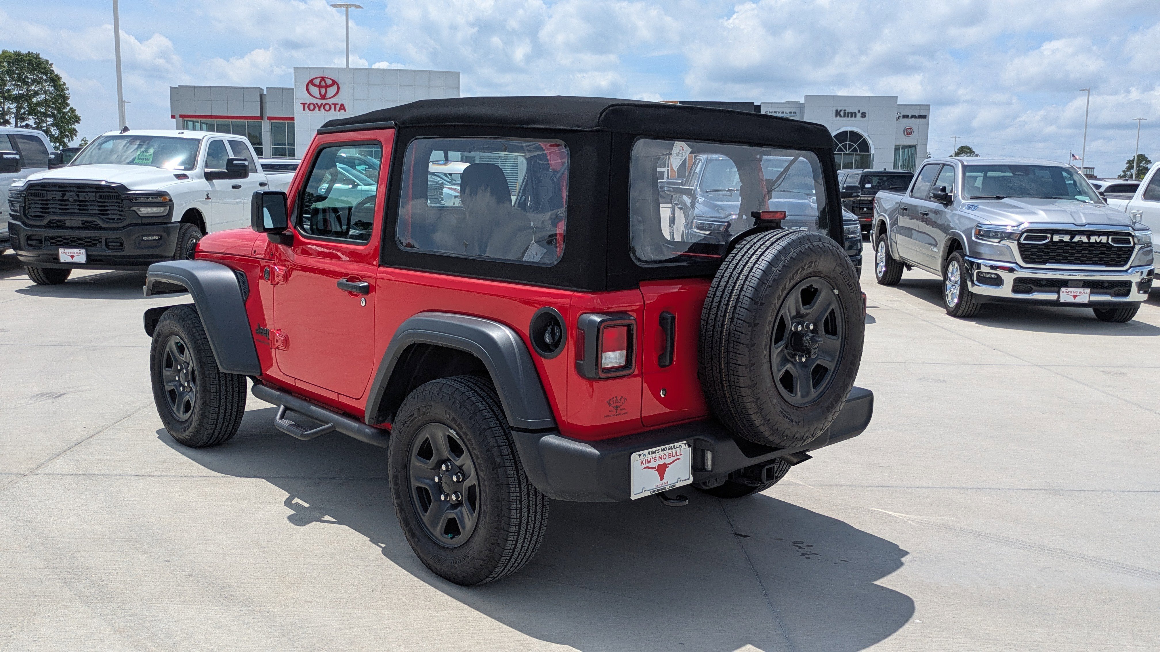 Used 2024 Jeep Wrangler Sport AWD/4WD image 3