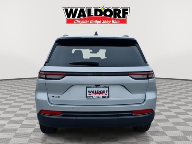 New 2025 Jeep Grand Cherokee Altitude AWD/4WD image 4