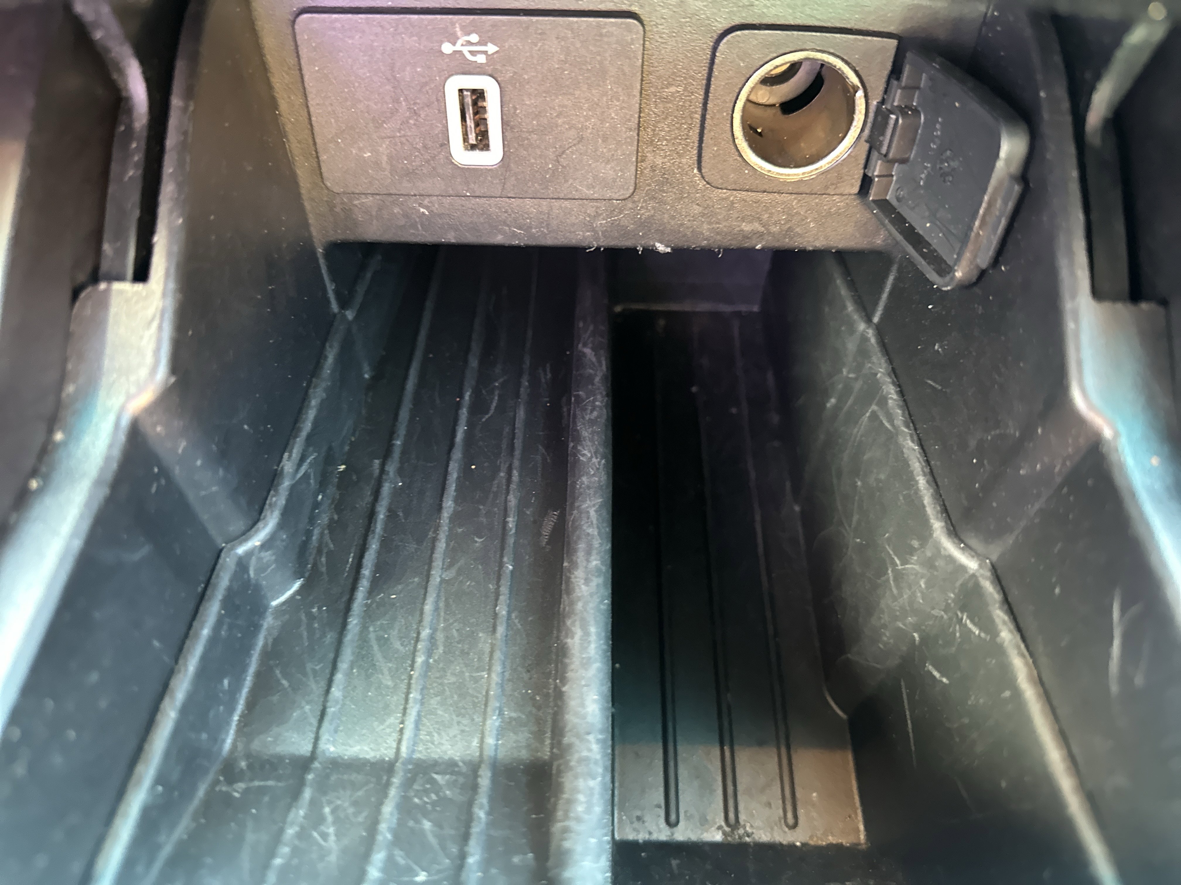 Used 2017 Ford Explorer XLT w/ Equipment Group 202A image 16