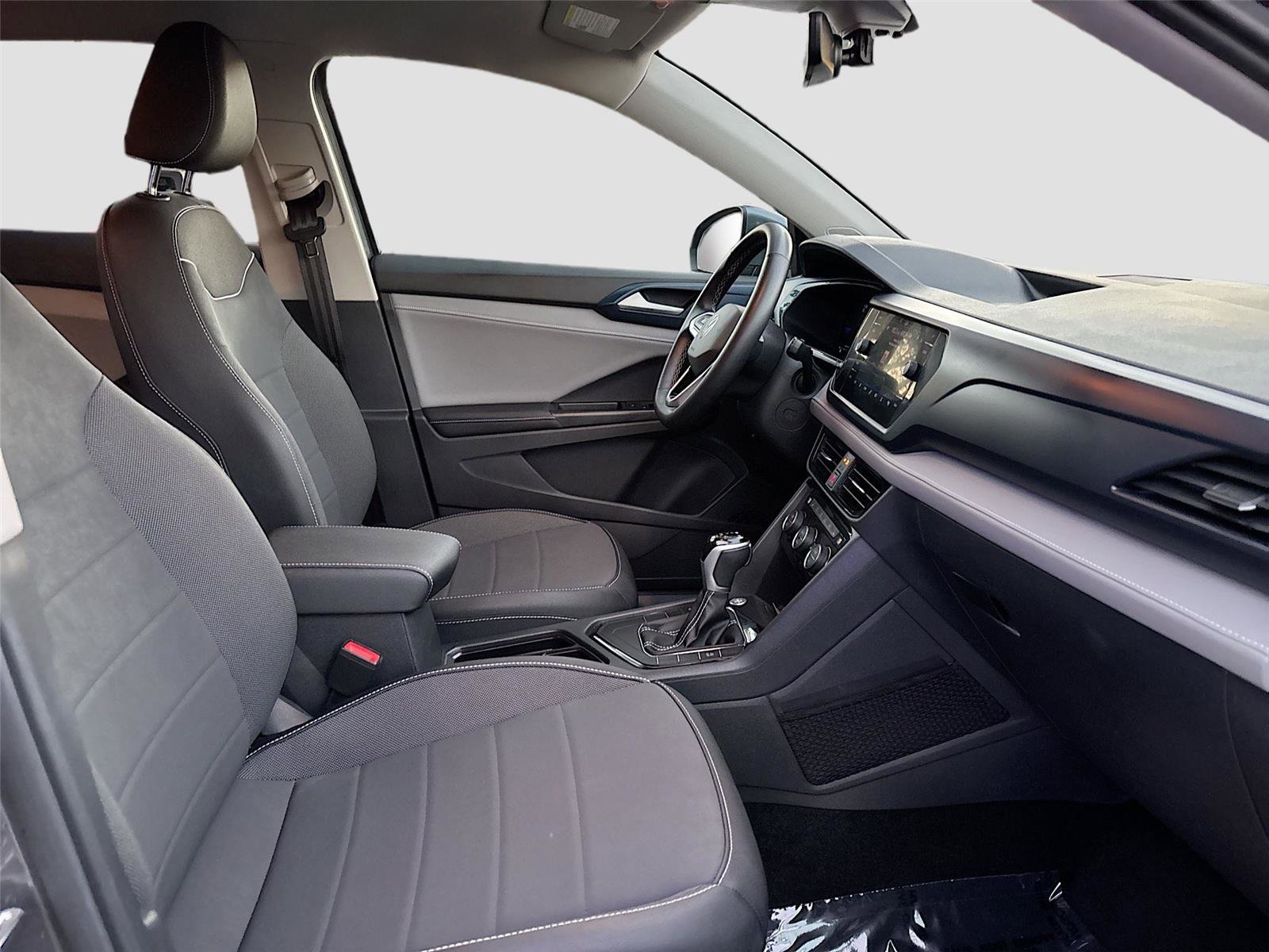 Used 2024 Volkswagen Taos SE image 29