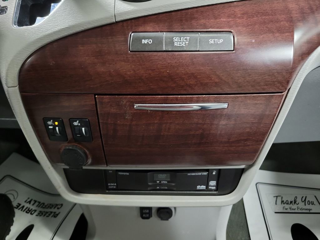 Used 2014 Toyota Sienna XLE image 16