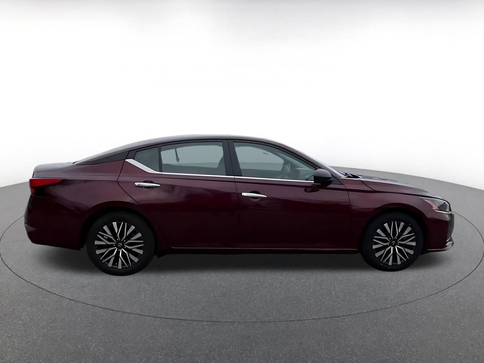 Used 2025 Nissan Altima 2.5 SV image 16