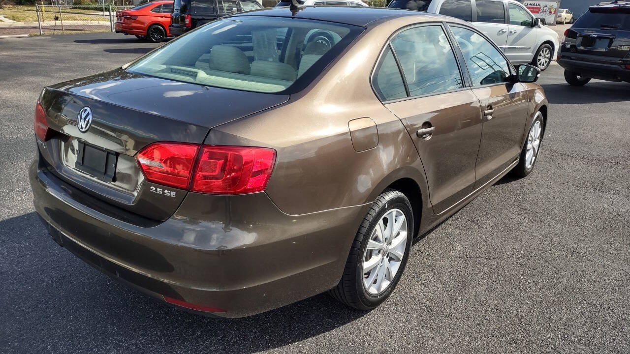 Used 2012 Volkswagen Jetta SE FWD image 4