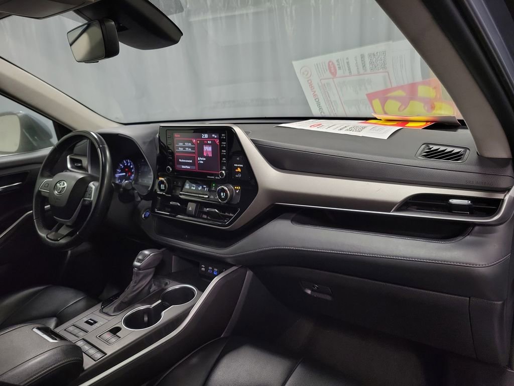 Used 2022 Toyota Highlander XLE image 30