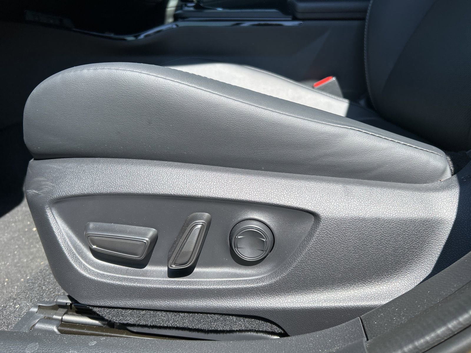 Used 2026 Toyota Prius Plug-In Hybrid image 12