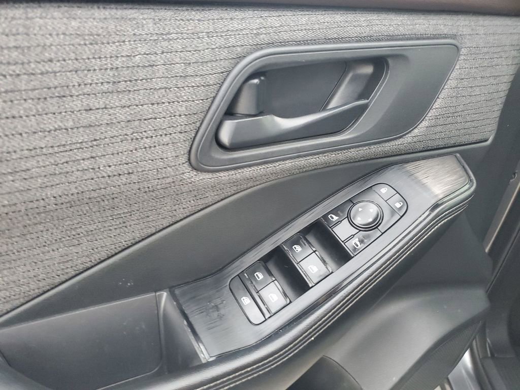 Used 2021 Nissan Rogue S image 43