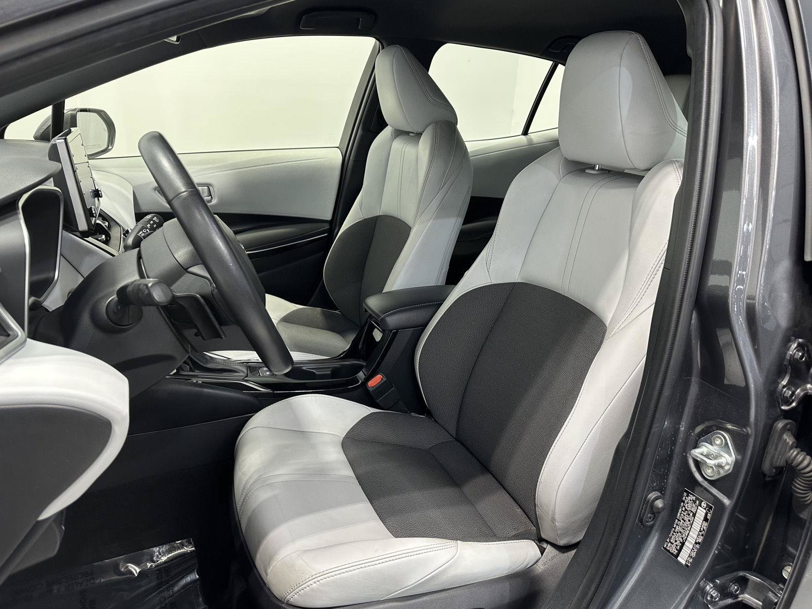 Used 2022 Toyota Corolla XSE FWD image 12
