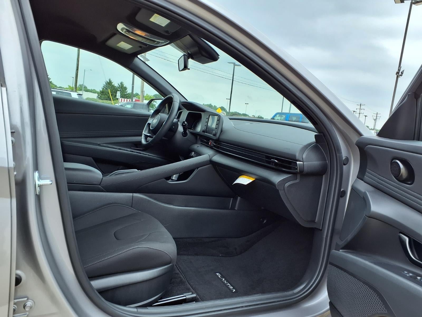 Used 2025 Hyundai Elantra Sport FWD image 20