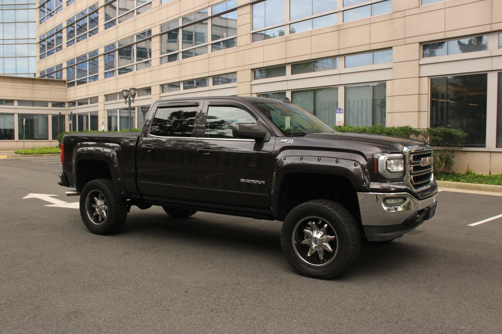 Used 2016 GMC Sierra 1500 SLE w/ SLE Value Package AWD/4WD image 2