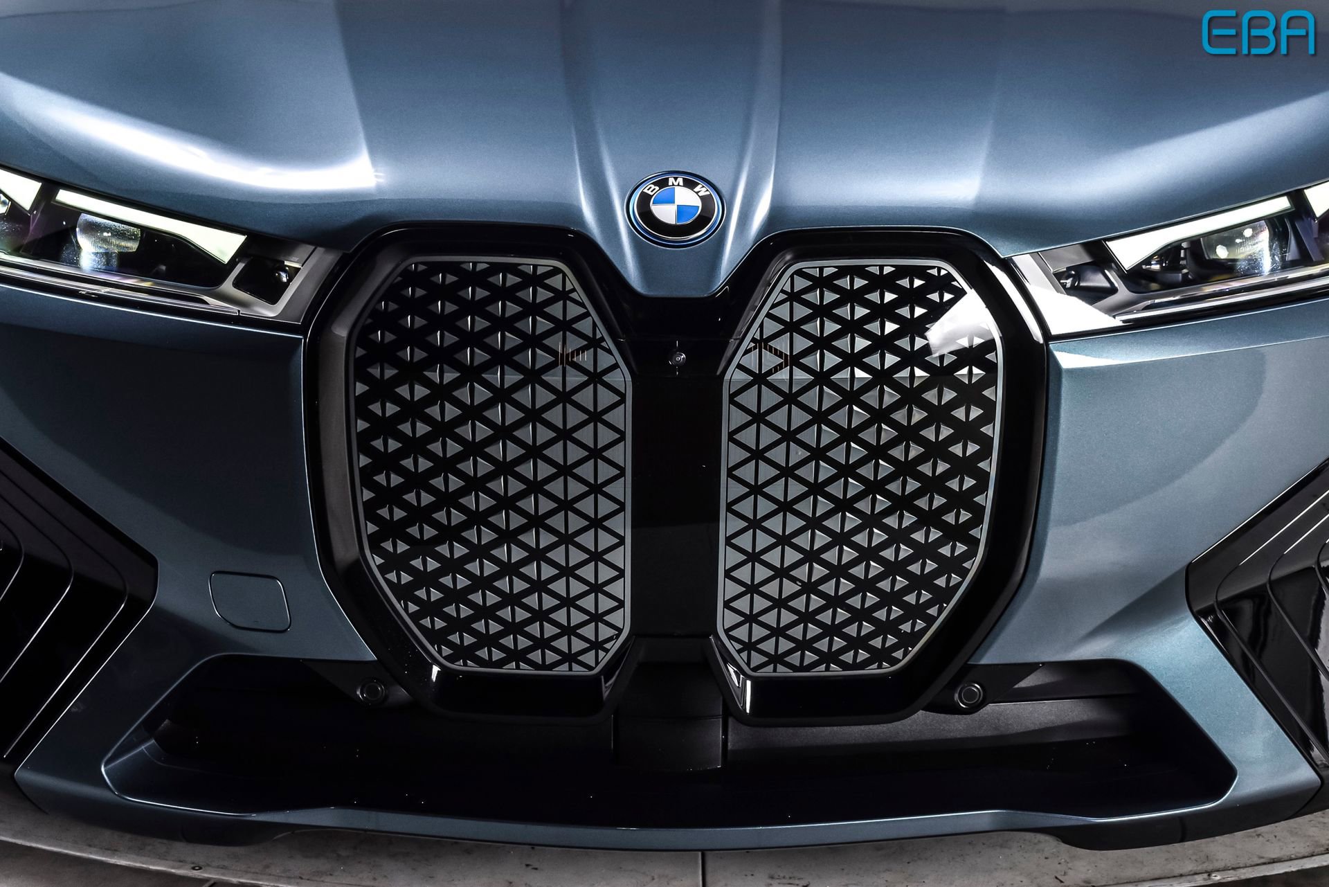 Used 2023 BMW iX xDrive50 w/ Premium Package AWD/4WD image 9