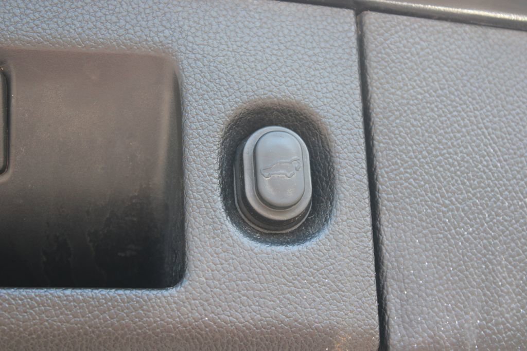 Used 2020 GMC Yukon XL Denali RWD image 18