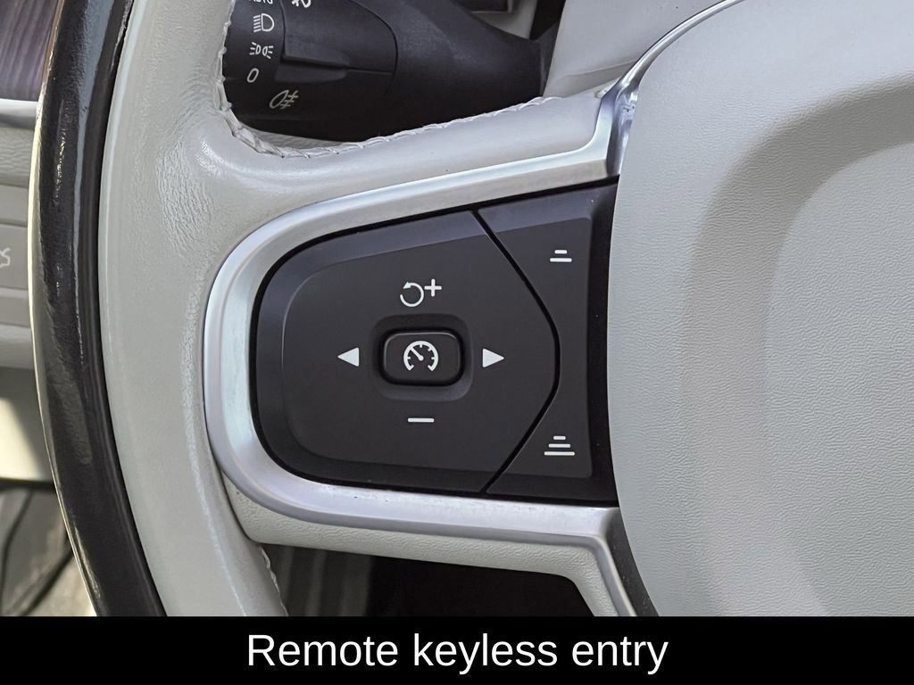 Used 2021 Volvo XC60 T6 Momentum image 15