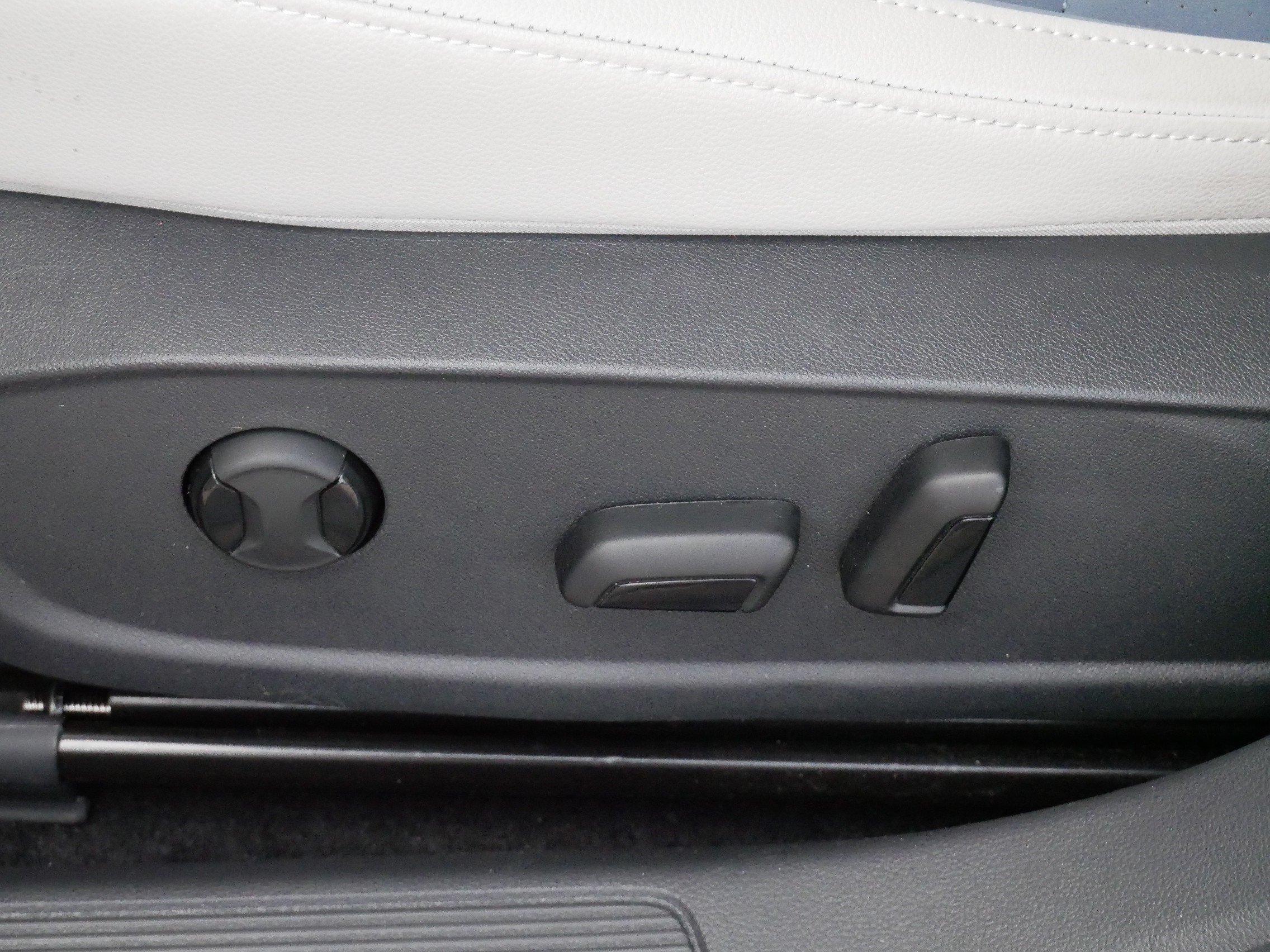 Used 2025 Volkswagen Jetta SE w/ Sunroof Package FWD image 20