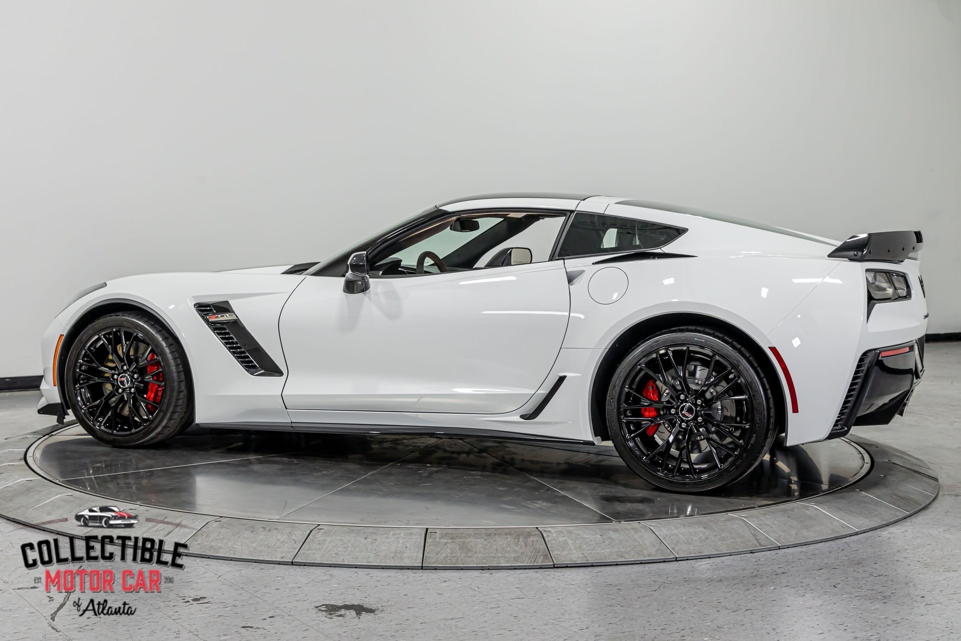 Used 2015 Chevrolet Corvette Z06 w/ 3LZ Preferred Equipment Group RWD image 14