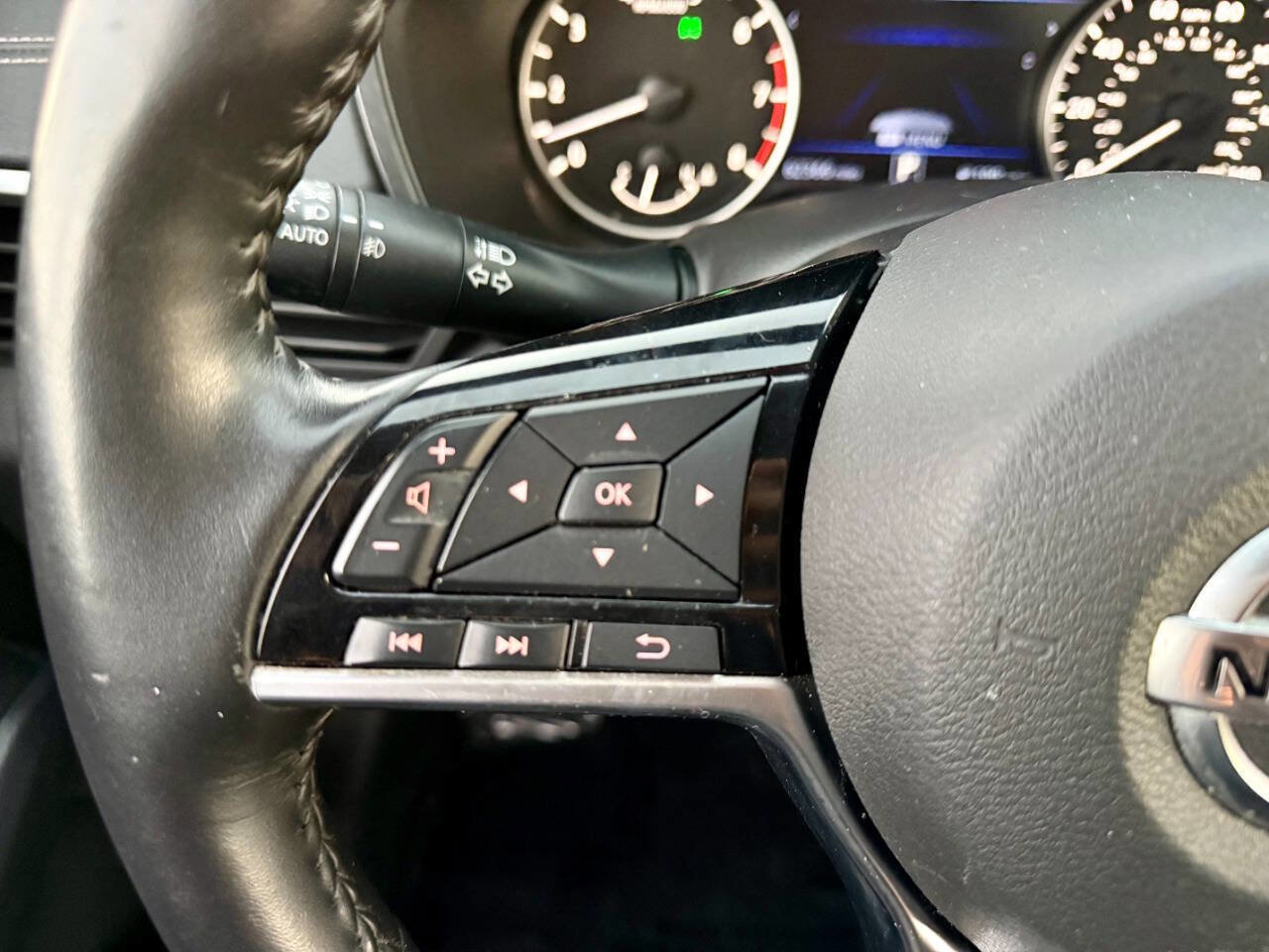 Used 2019 Nissan Altima 2.5 SV image 12