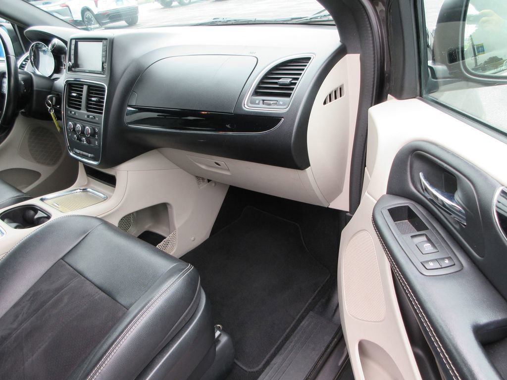 Used 2020 Dodge Grand Caravan SXT FWD image 19
