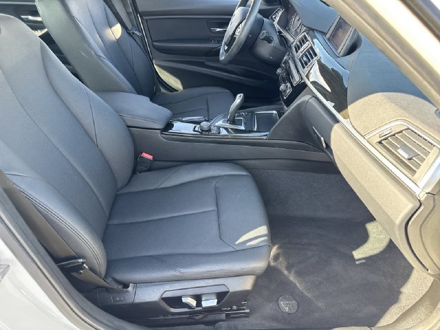 Used 2018 BMW 320i Sedan w/ Convenience Package RWD image 25