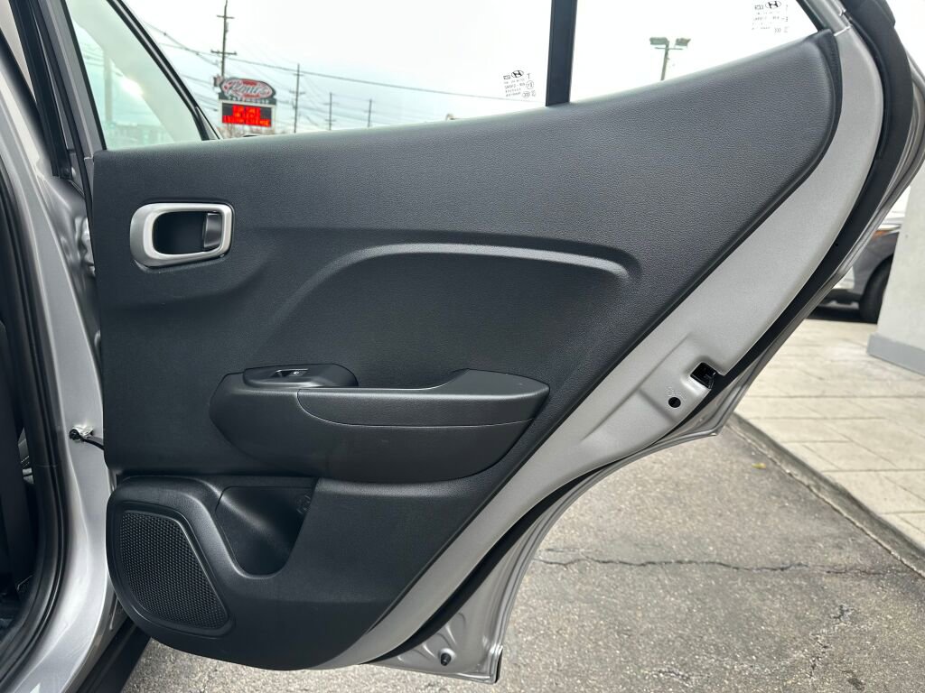 Used 2023 Hyundai Venue SEL w/ Cargo Package image 23