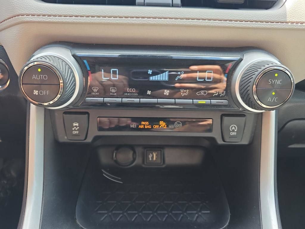 Used 2025 Toyota RAV4 XLE AWD/4WD image 26