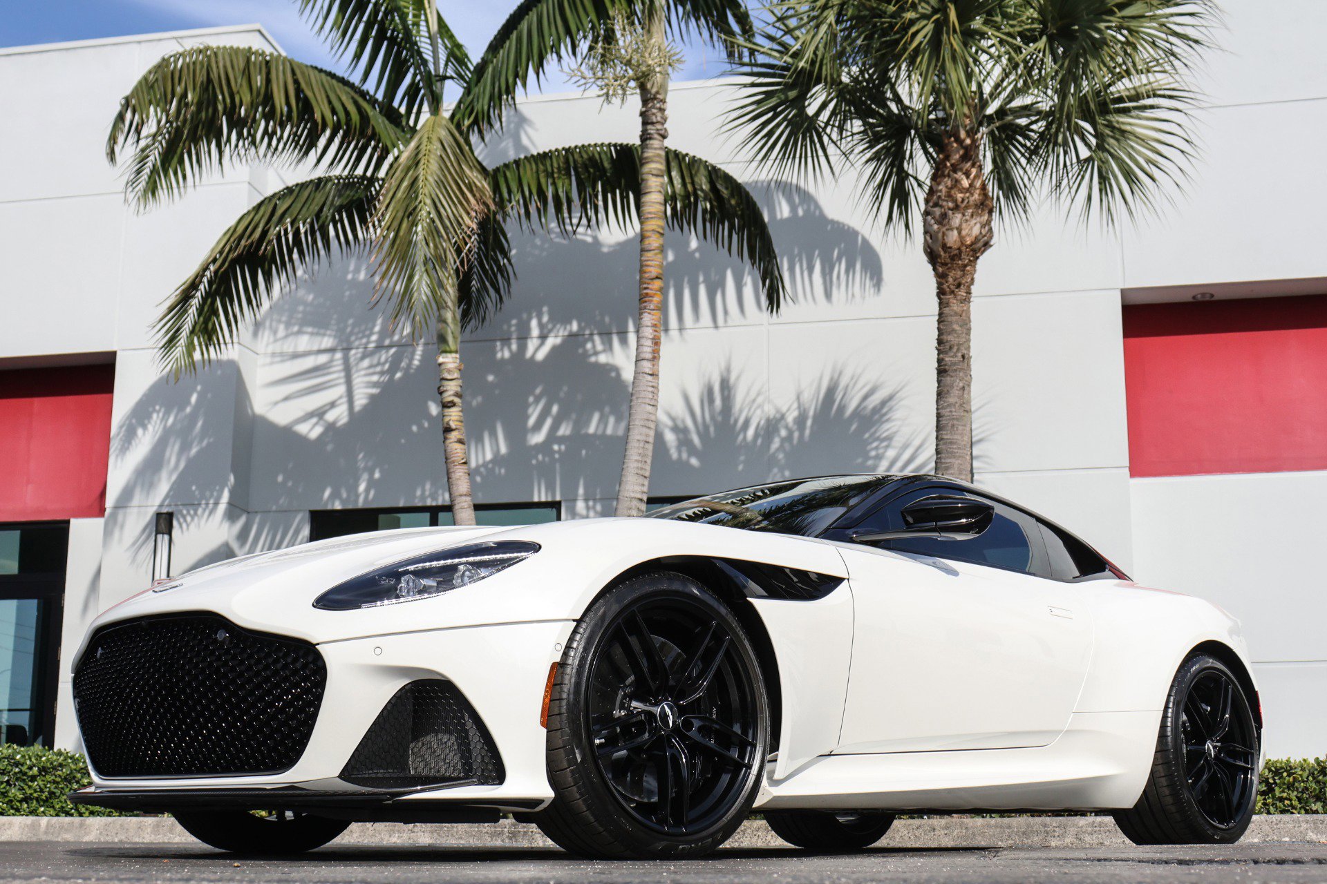 Used 2019 Aston Martin DBS Superleggera image 23