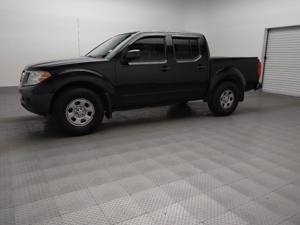 Used 2018 Nissan Frontier SV image 2