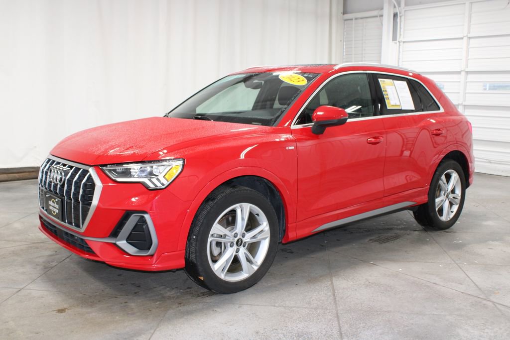 Used 2023 Audi Q3 2.0T Premium Plus w/ Premium Plus Package image 4