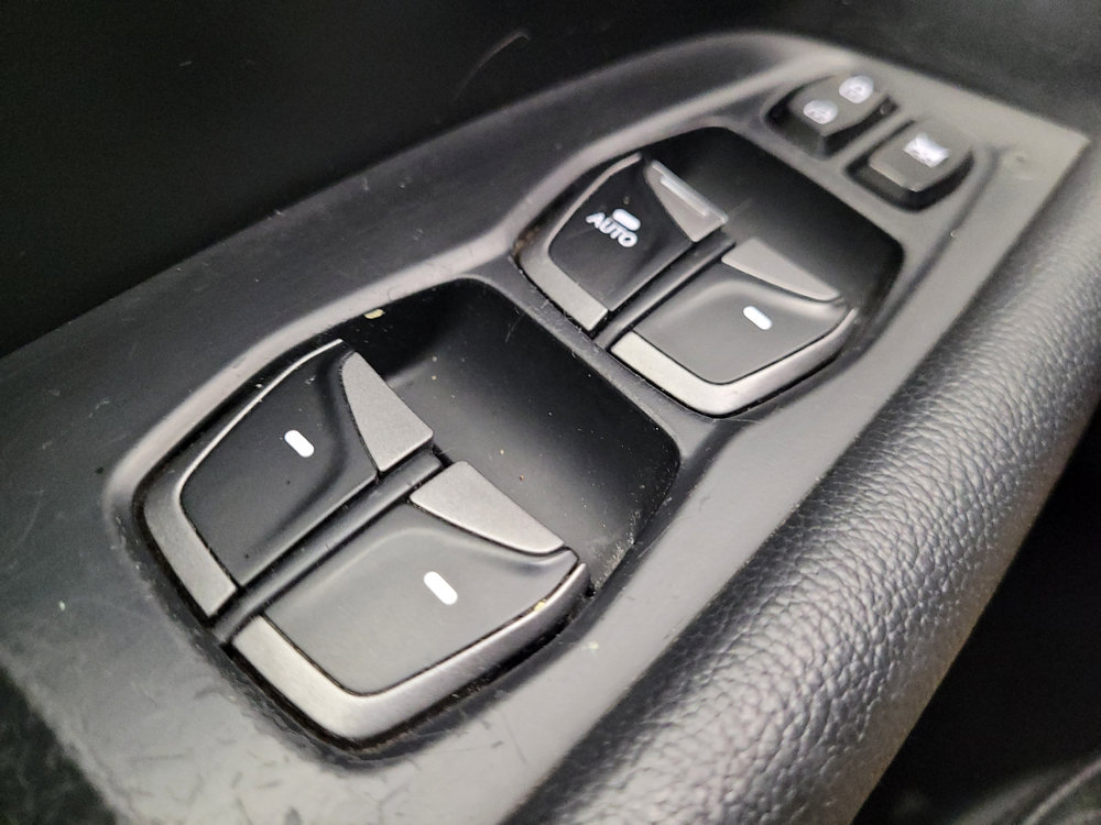 Used 2013 Hyundai Santa Fe Limited w/ Technology Pkg FWD image 27