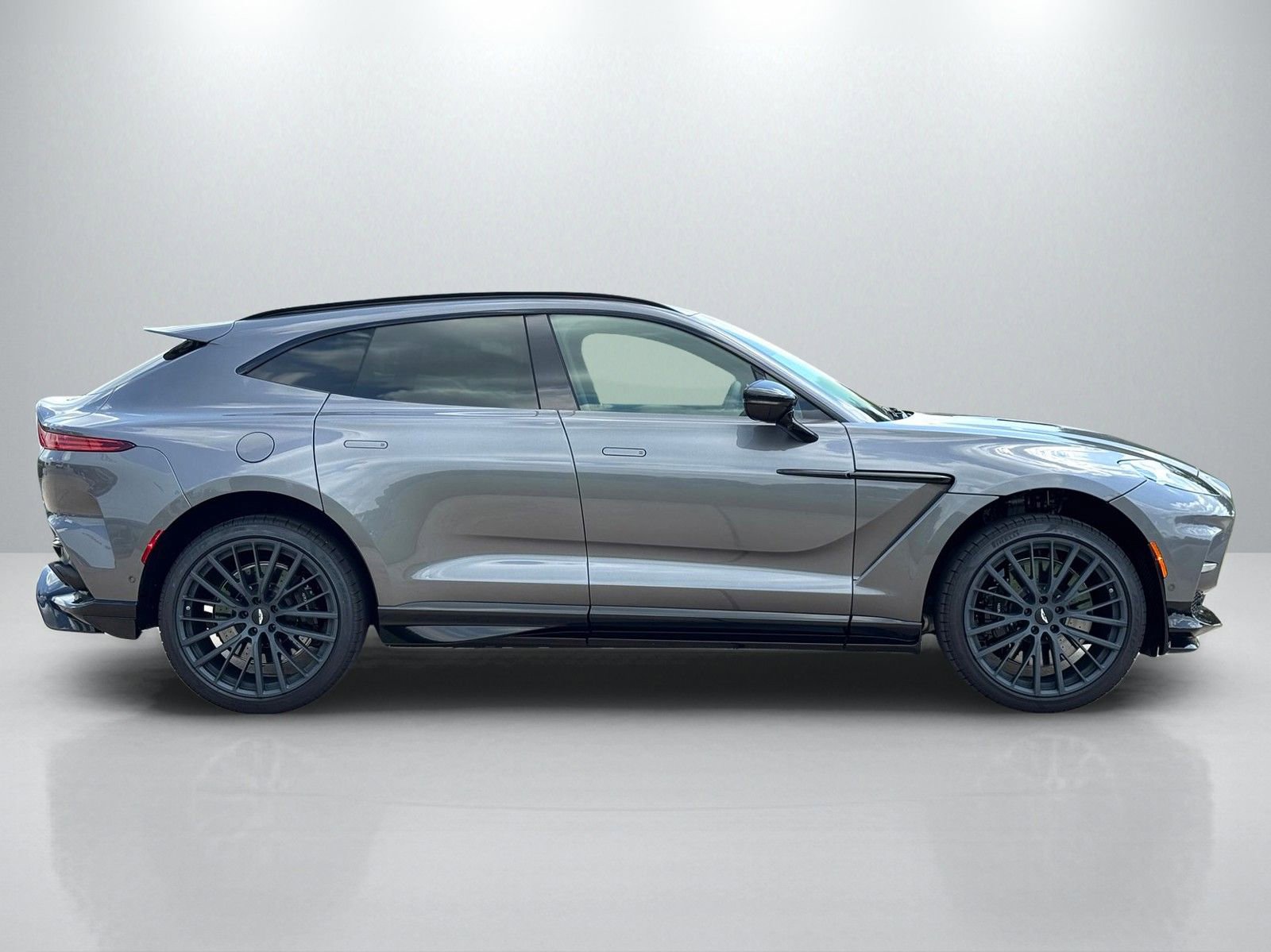 New 2025 Aston Martin DBX 707 image 8