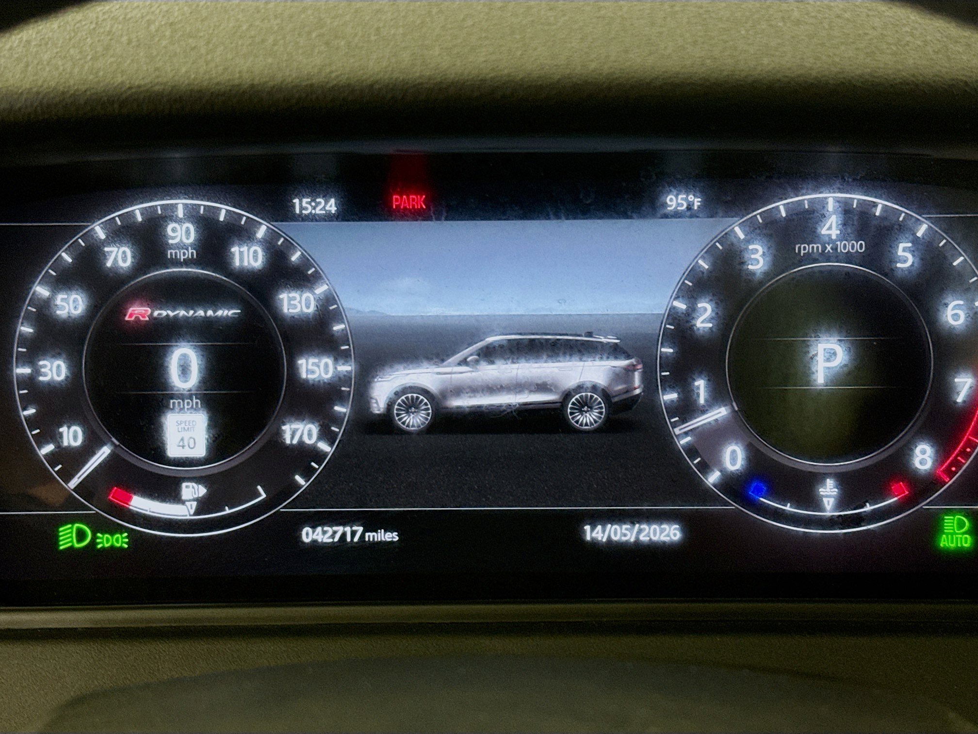 Used 2019 Land Rover Range Rover Velar R-Dynamic SE AWD/4WD image 16